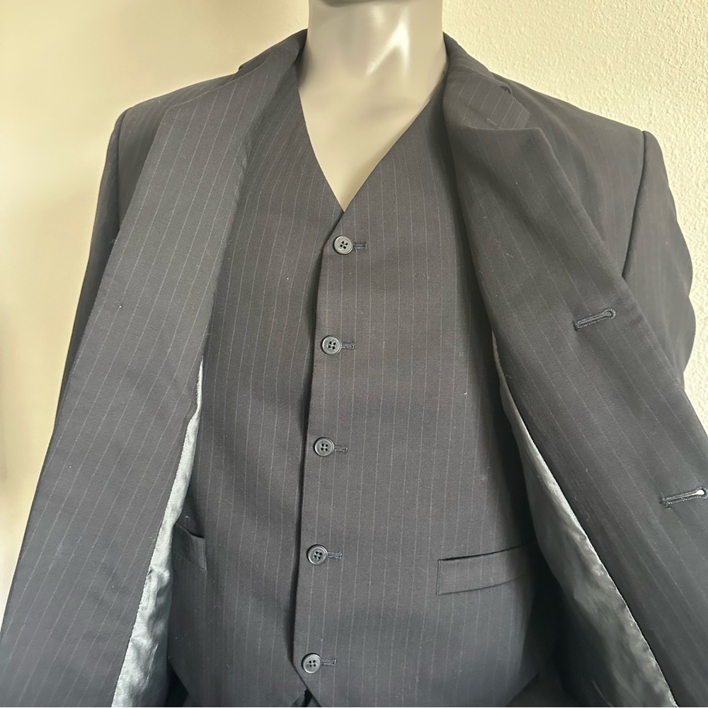 Oscar de la Renta men’s 3 piece suit - Picture 4 of 8